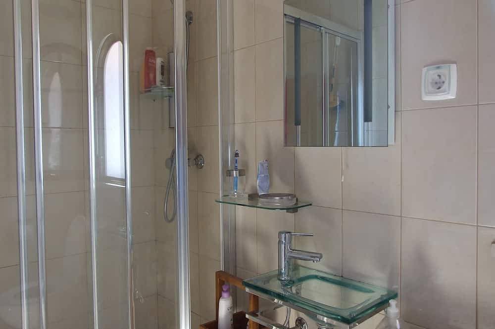 Foto 8 von 21: Komplett Zugelassene, Registrierte Vila, Klimatisiert mit Eigenem, Beheiztem Pool, Ruhige Lage