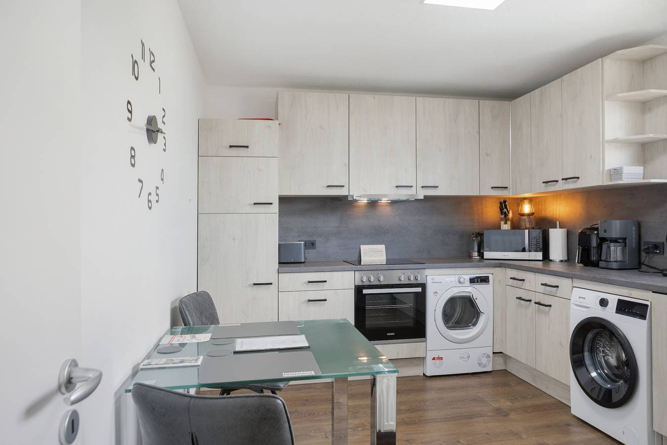 Foto 13 von 24: Ferienwohnung 'Helfensteinblick' mit Bergblick, Balkon und Wi-Fi