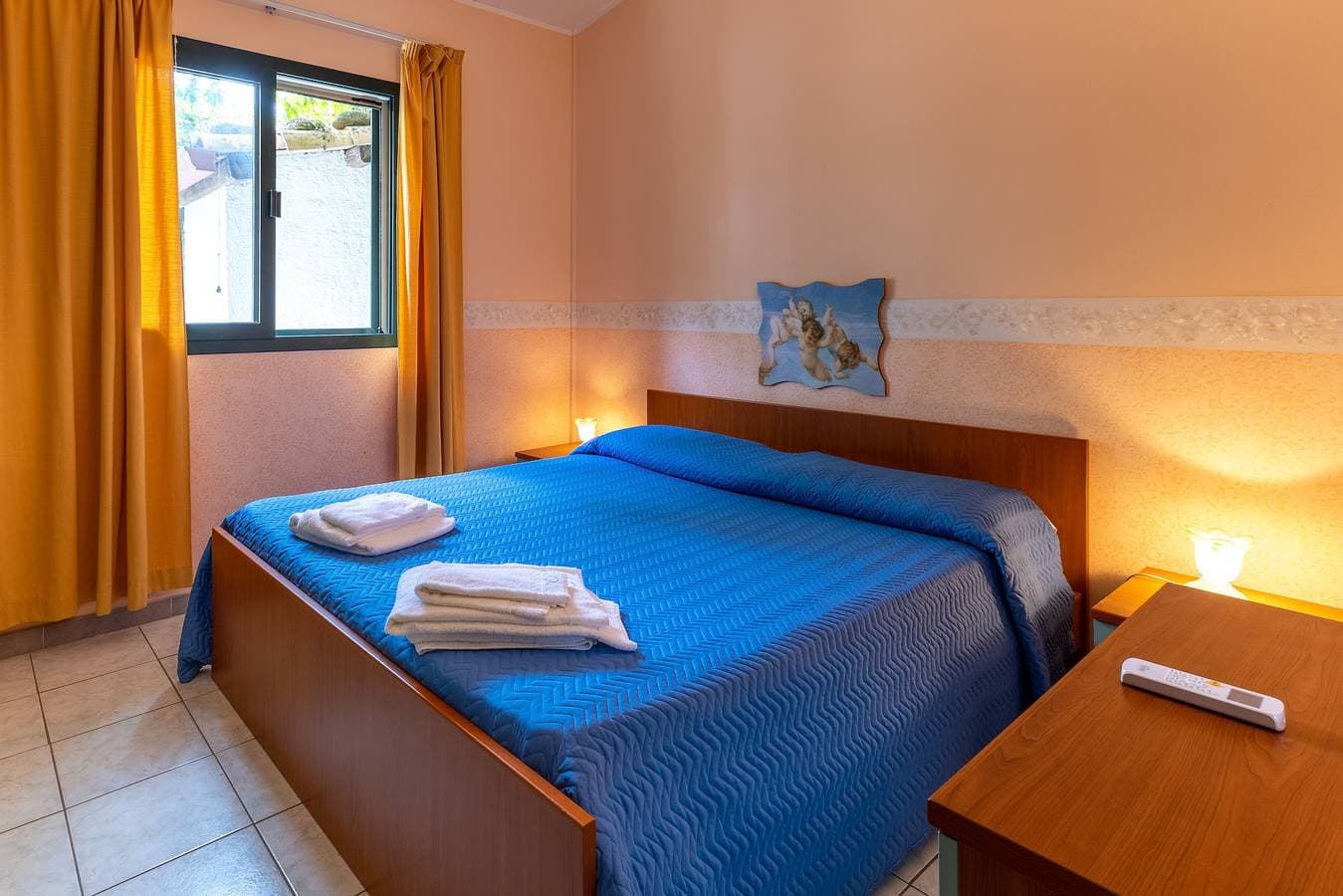 Foto 7 von 20: Villa 'Fronte Mare Liolà – 4 Personen' mit Meerblick und privatem Strandzugang