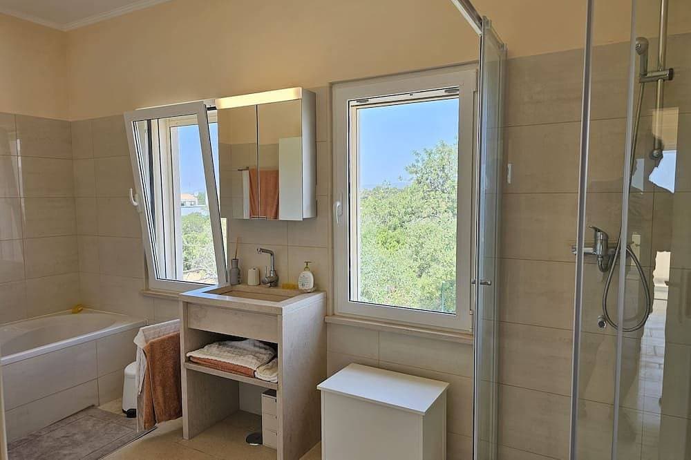 Foto 7 von 26: Apartamento no 1º Andar em Moradia no Campo