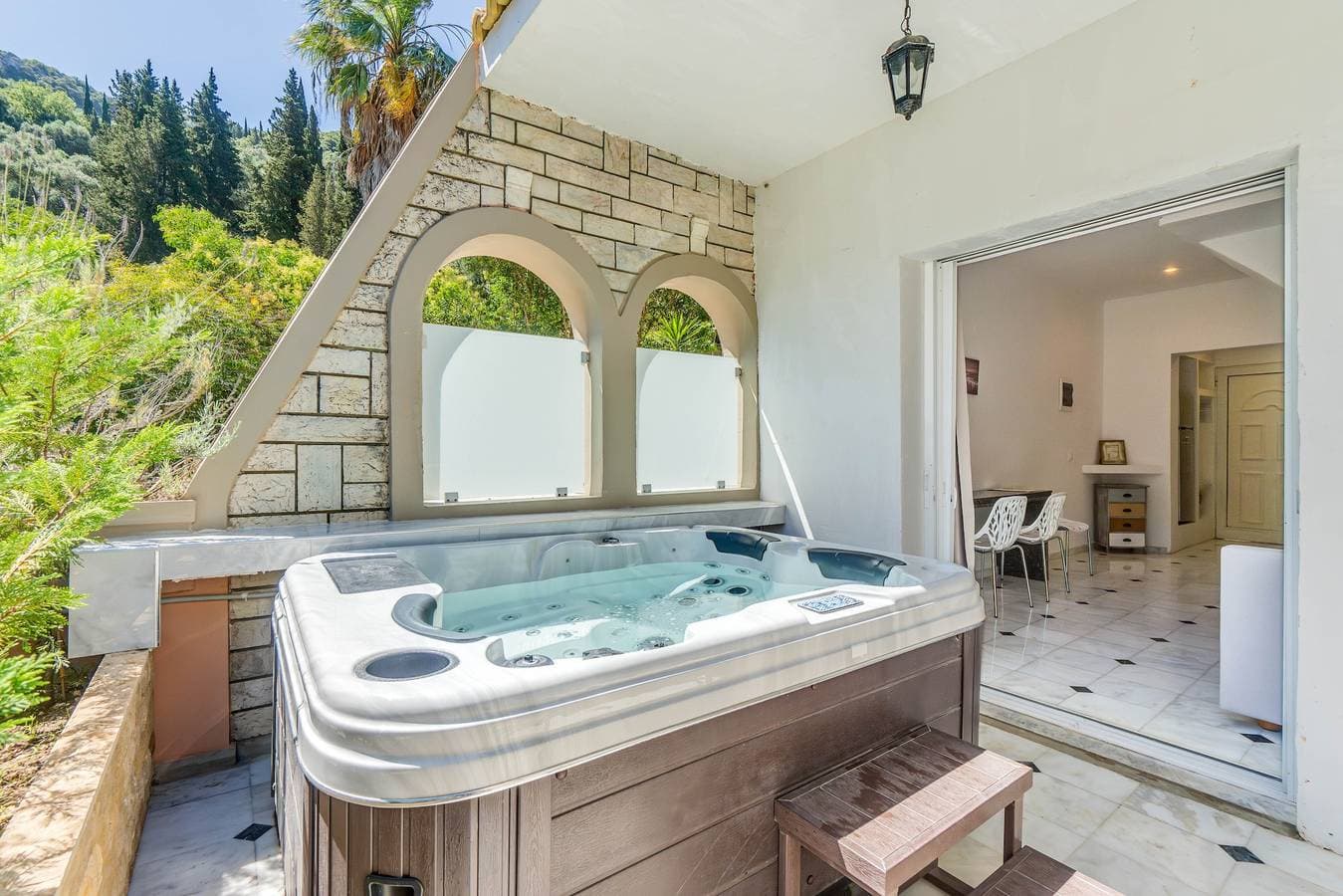 Foto 5 von 33: Apartment 'Doliva Anthi' mit privatem Whirlpool, Bergblick, WLAN und Klimaanlage