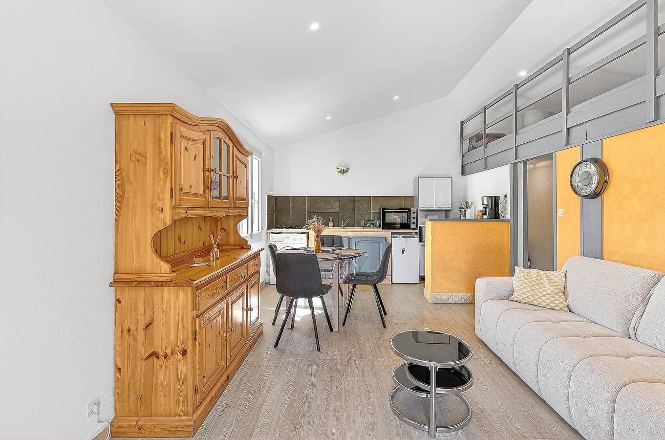 Foto 5 von 26: Ferienhaus 'Les Iris' mit Bergblick, privater Terrasse und WLAN