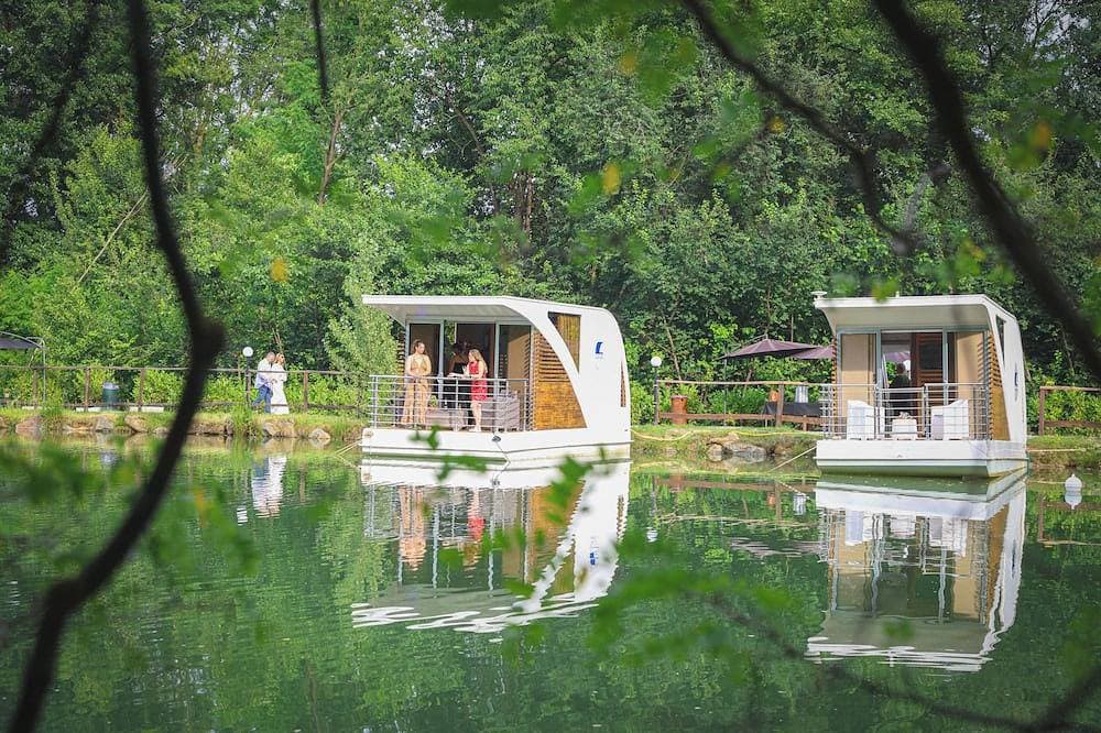 Floating Dream, Houseboat 1