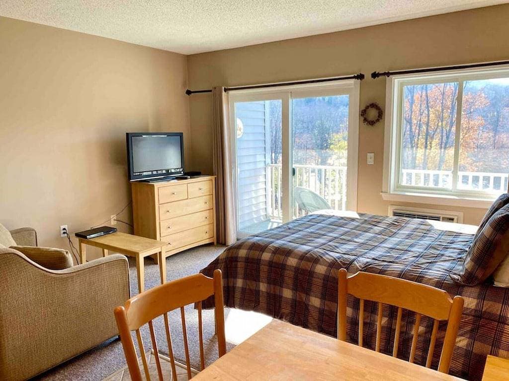 Foto 12 von 32: River & Loon Mountain View Studio | Indoor Pool & Hot Tub | Sleeps 3