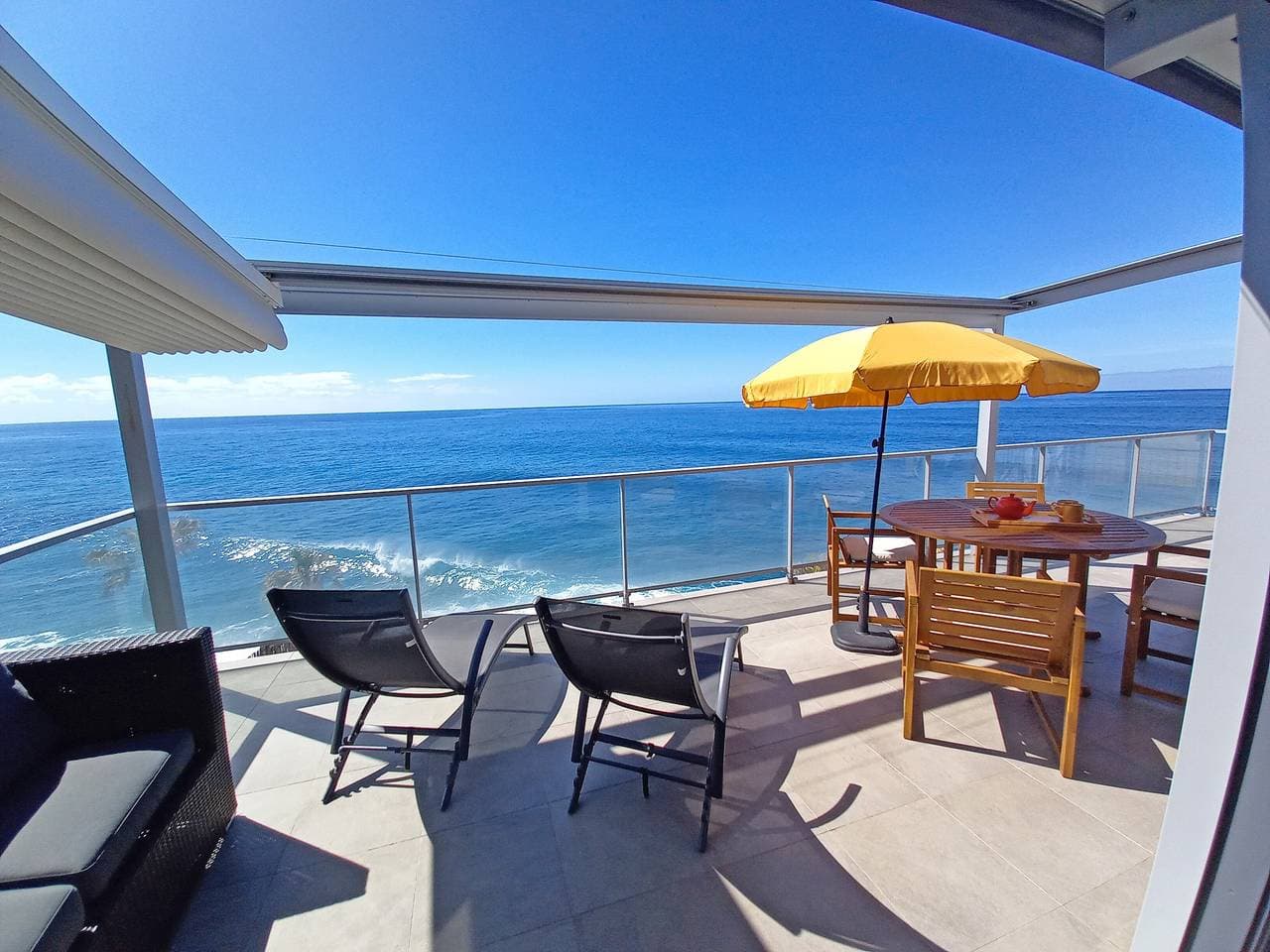 Foto 6 von 25: Ferienwohnung 'The Wave House - Seaside Haven' mit Meerblick, Wi-Fi und Klimaanlage