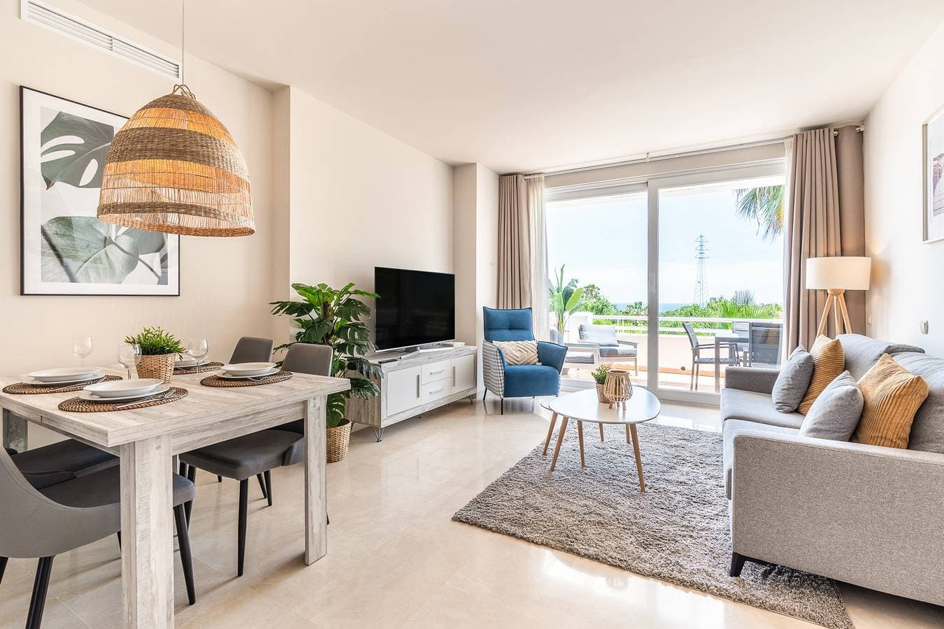 Foto 5 von 35: Modern 2-Bed Apartment | Alcazaba Lagoon (313)