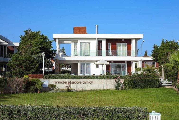 Foto 9 von 32: Villa für 6 Personen mit Balkon