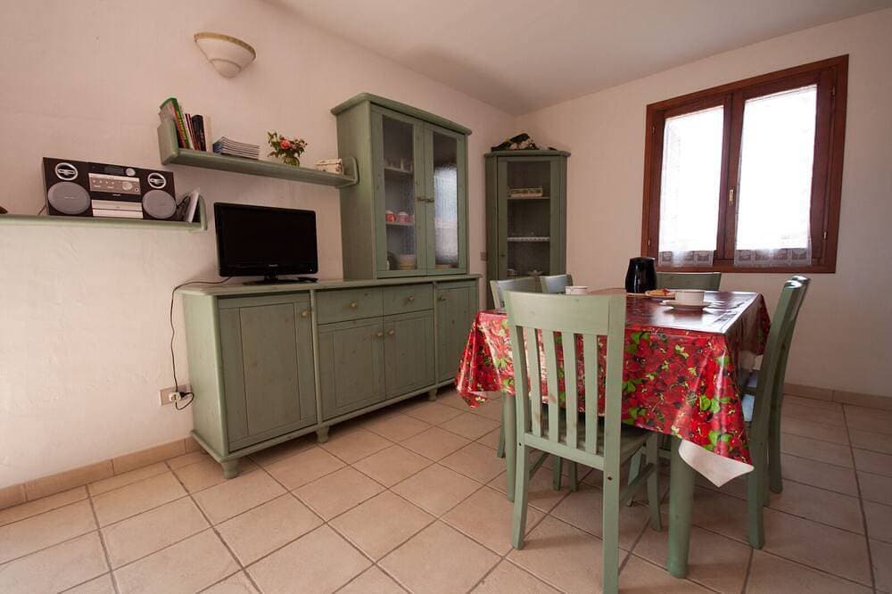 Foto 11 von 30: Ferienwohnung mit Blick auf das Meer in einem  Wohnkomplex mit Swimmingpool