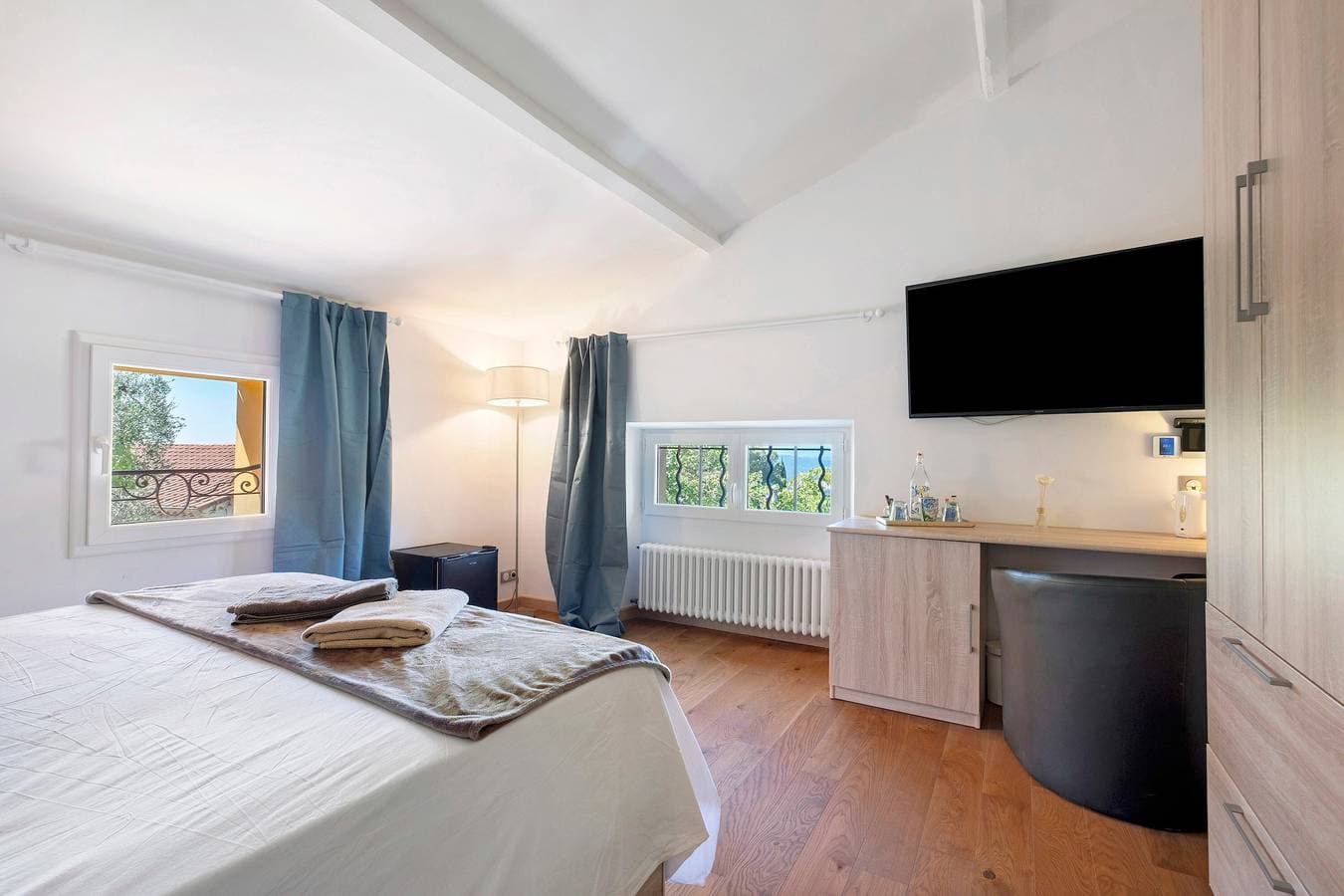 Foto 12 von 45: Chambre Iris 22 m² klimatisiert im Obergeschoss, Gemeinschaftsküche, -wohnzimmer & Garten