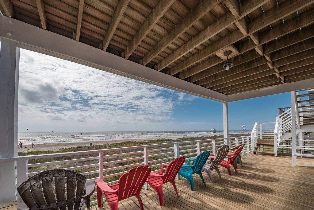Foto 8 von 44: \"RightOnTheBeachVR\" Front Row Jamaica Beach 4Br / 3bth, atemberaubende Aussichten, riesige Decks