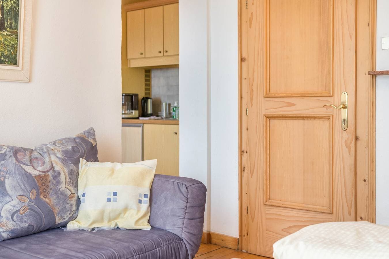 Foto 11 von 22: Ferienwohnung 'Adang Ferienwohnung Fernblick' mit Bergblick, Gemeinschaftsgarten und WLAN