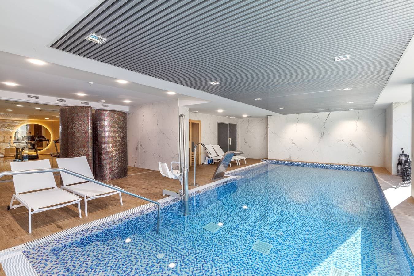 Foto 5 von 26: Luxuriöse Ferienwohnung mit 3 Schlafzimmern mit Bergblick, Pool, WLAN & Terrasse