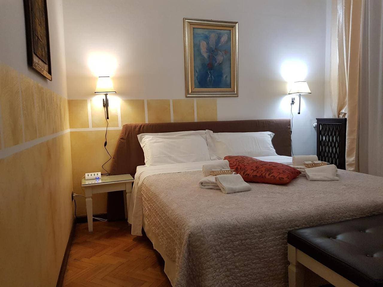 Foto 6 von 8: Double or Twin Room with Shared Bathroom