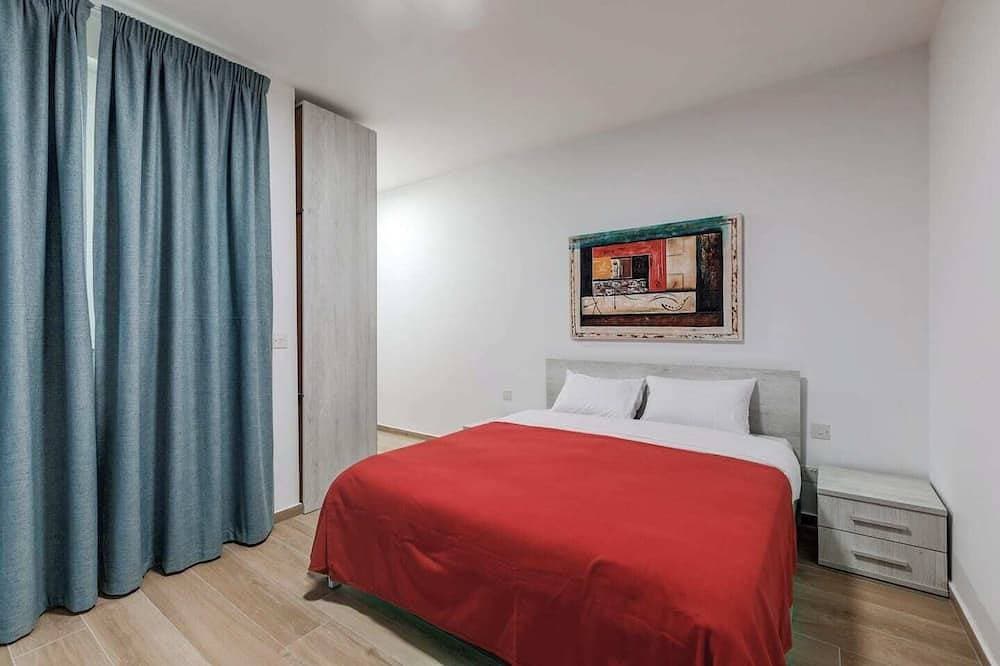 Foto 3 von 20: Steps from Mellieha Beach! Modern 1Br apartment with terrace, ensuite & kitchen. Perfect for couples, friends or business stays.