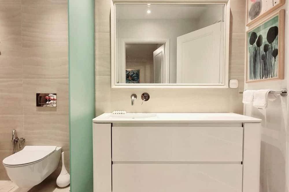 Foto 8 von 30: One 360 Skyline Athens - Penthouse Apartment with private Skyview Jacuzzi