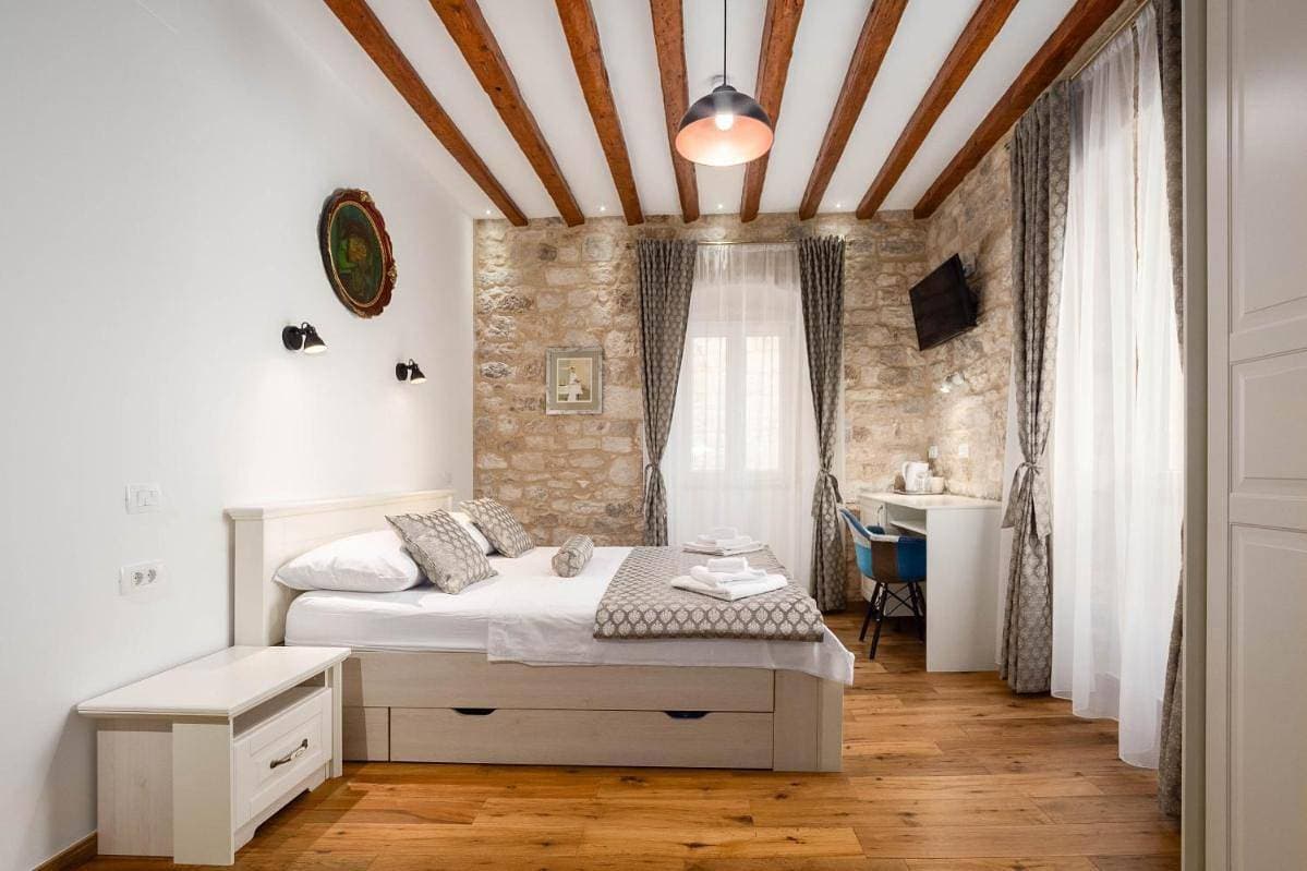 Stephane City Vibe Suiten - Superior Doppelzimmer 1