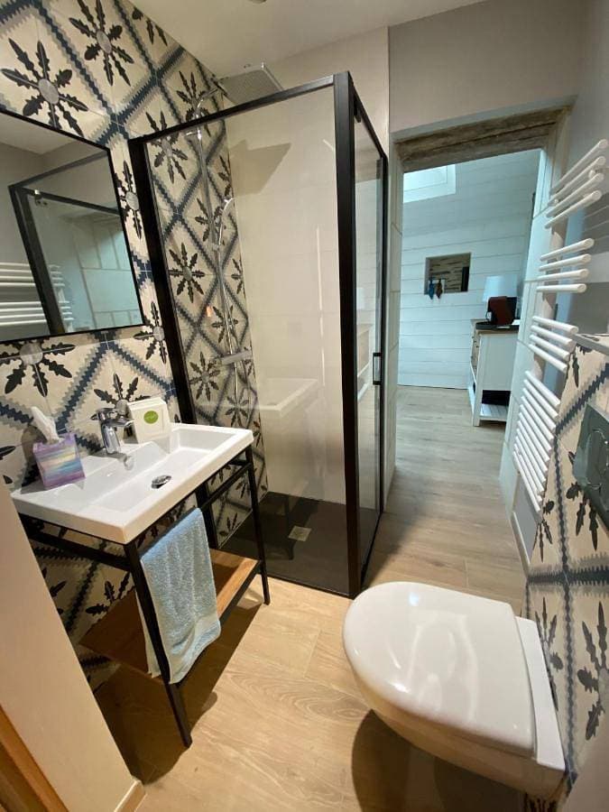 Foto 5 von 13: Double Room with Private Bathroom
