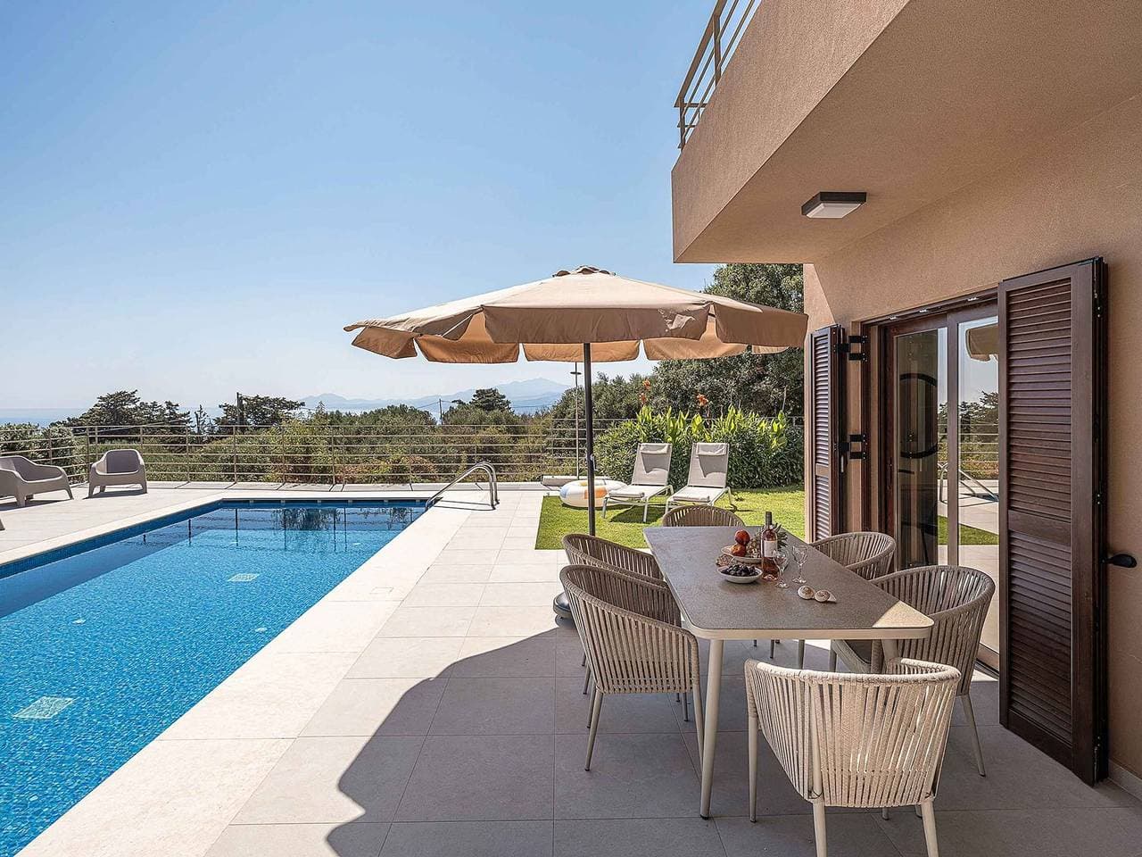 Foto 13 von 93: Villa für 19 Personen mit Garten