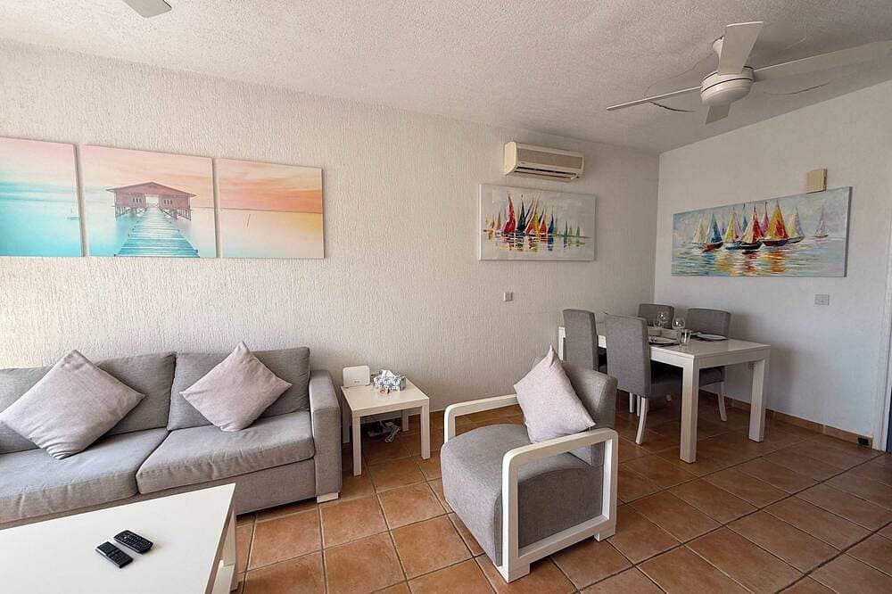 Foto 11 von 21: Limnaria | Large 1Br Sunny Apt | Amazing Pool Views