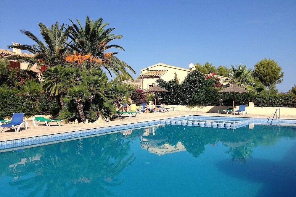 Villa mit Aussicht auf Meer und Berge und einem Gemeinschaftsswimmingpool 1