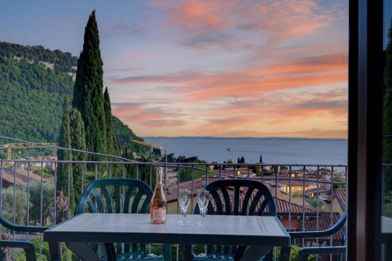 Foto 6 von 30: Regarda - La Terrazza di Garda Wohnung mit Terrasse mit Seeblick