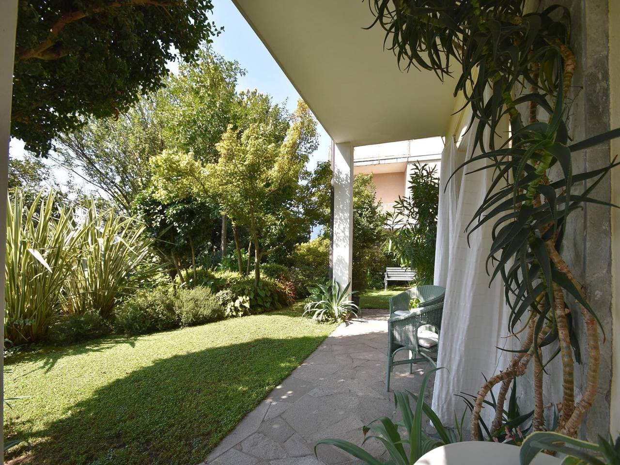 Foto 3 von 33: Chalet am Lago Maggiore mit Gartenblick