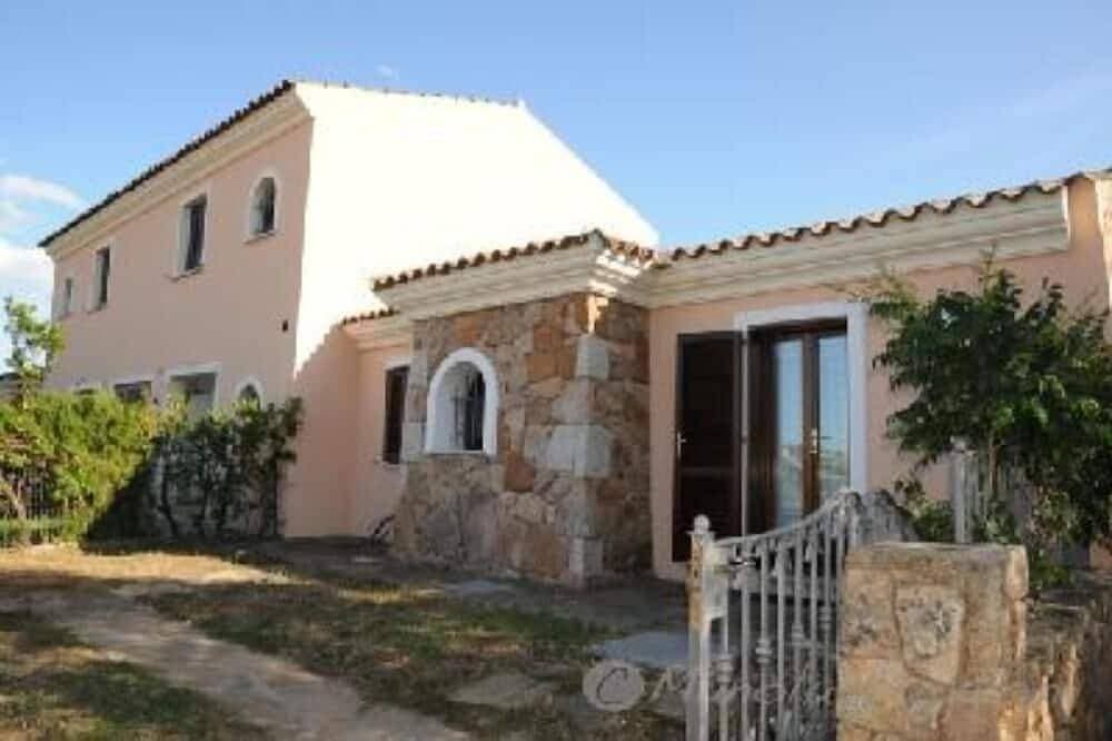 Foto 7 von 18: Villa im Zentrum von San Teodoro mit Parkplatz und privatem Garten
