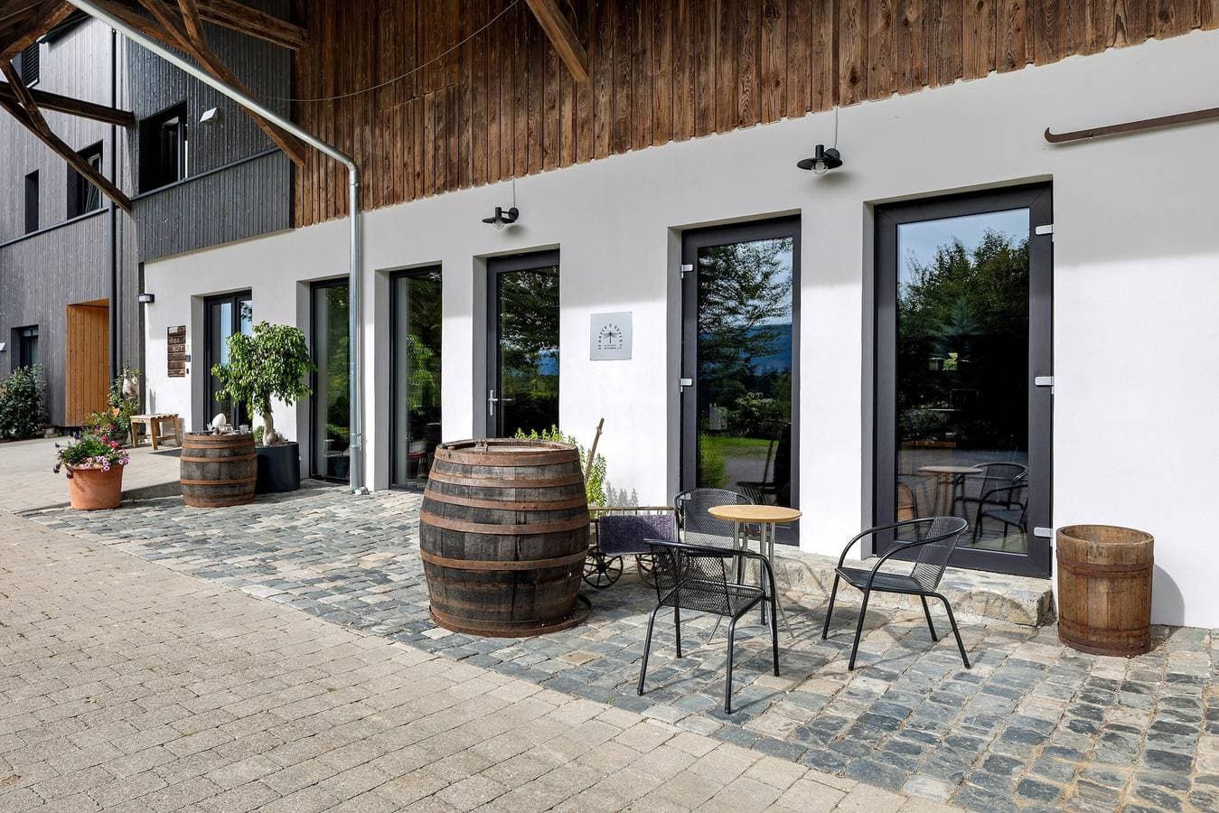 Foto 8 von 47: Ferienwohnung 'Noir' mit Bergblick, Balkon und Wi-Fi