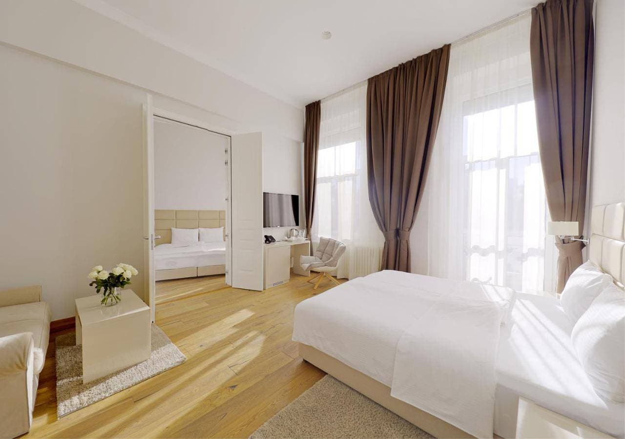 Lanterna Rooms City Center 1