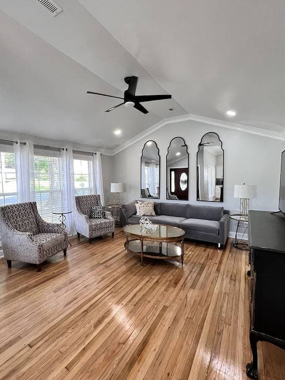 Foto 10 von 35: Boat Friendly, Vast Parking, Fenced Yard, Near River, Una, Downtown, Spacious