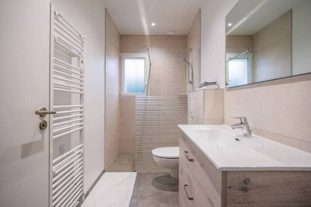 Foto 4 von 26: New-walk to town-climatisé-terrasse-pets-parking-calm