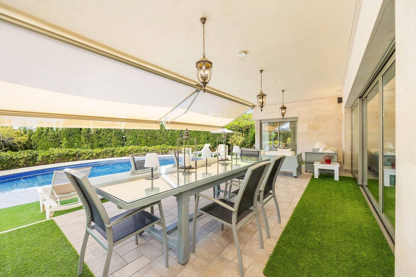 Foto 6 von 31: Villa Bellviure Luxus in Palma: Wohngebiet, privater Pool, Terrasse & WLAN