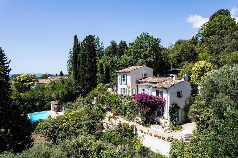 Foto 13 von 30: Stunning hilltop villa with private pool.