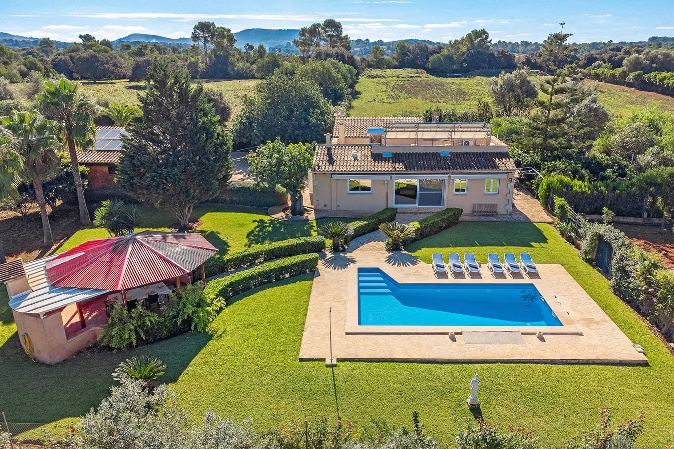 Foto 3 von 26: Villa 'Finca Can Tomeu' mit Bergblick, Pool, Garten, Klimaanlage und WLAN
