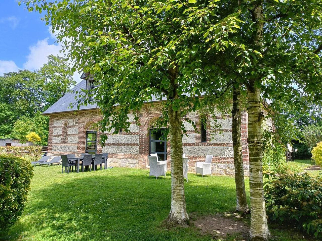Foto 9 von 33: Three-Bedroom House
