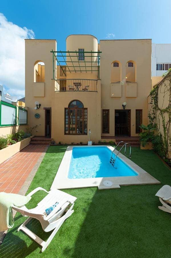 The Yellow House - Solarium - Climatized Pool 1