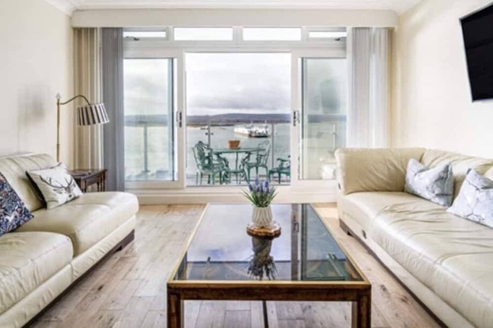 Foto 8 von 12: Sandbanks waterfront flat with panoramic views over Poole Harbour
