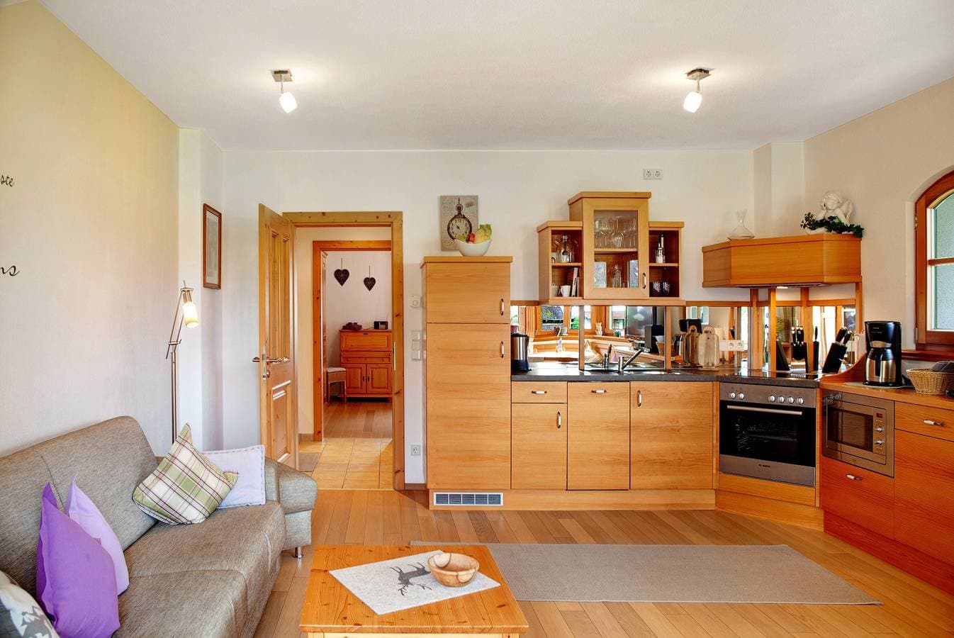 Foto 7 von 24: Ferienwohnung 'Landhaus Bergkulisse' mit Bergblick, Gemeinschaftsterrasse und WLAN