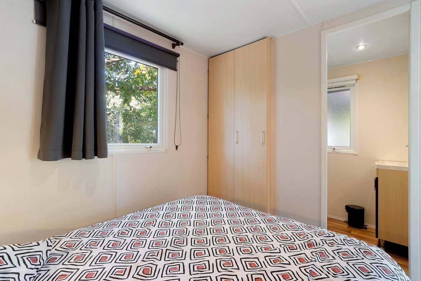 Foto 9 von 24: Mobilheim „Des Autruches“ mit privater Terrasse, WLAN und Klimaanlage