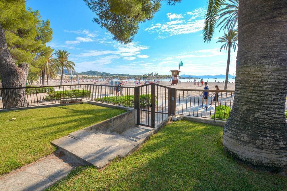 Apartment on the beachfront of Alcudia 1
