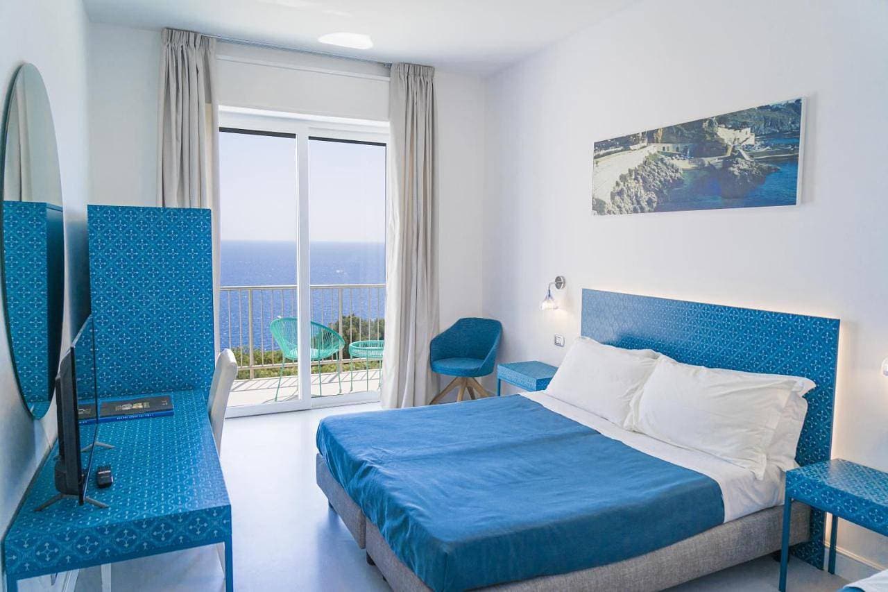 Foto 3 von 15: Comfort Double Room with Partial Sea View