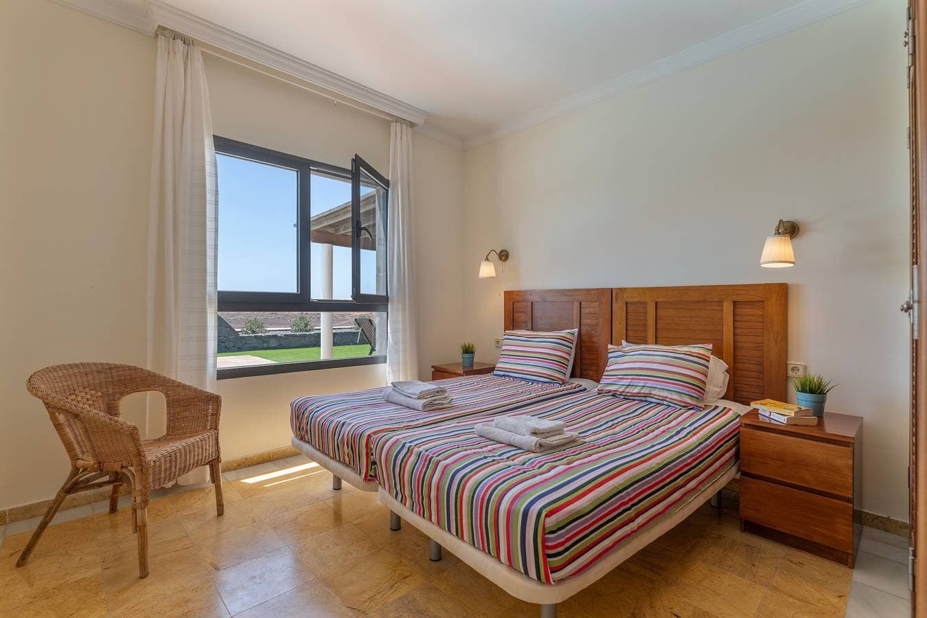 Foto 13 von 28: Villa in erster Linie La Goleta mit privatem beheiztem Pool und kostenlosem WLAN