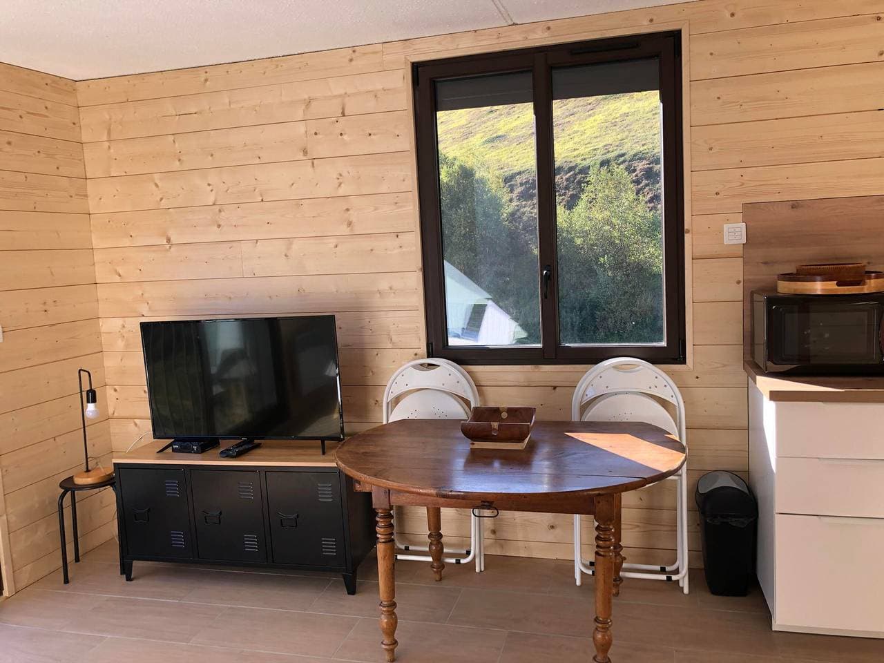 Foto 3 von 14: Komfortable 2-Zimmer in Agudes mit Aufzug und ausgestatteter Küche