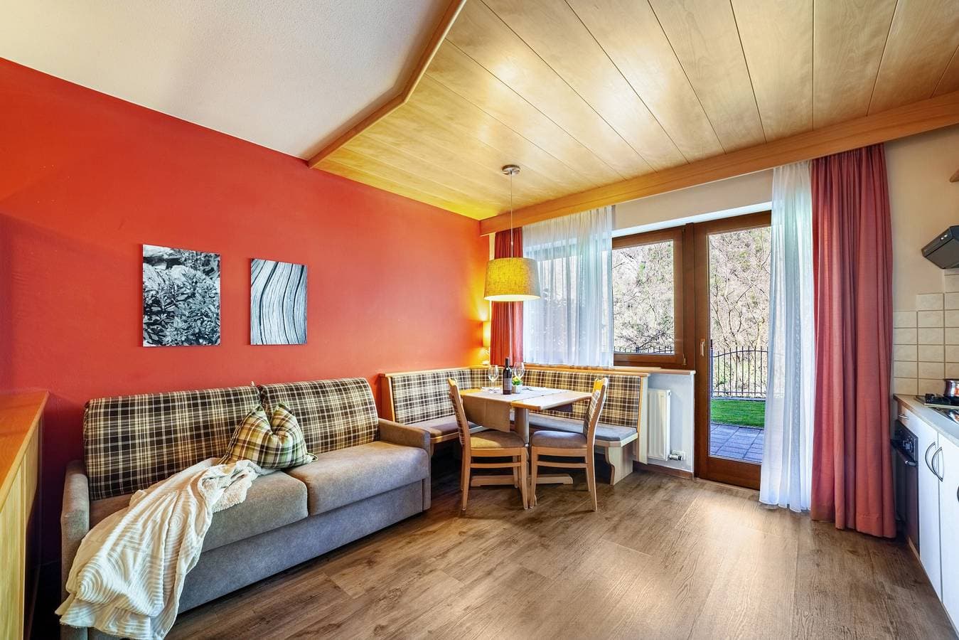 Foto 3 von 32: Ferienwohnung "Alpenhof Lodge Almrose" mit Bergblick, Pool & Sauna