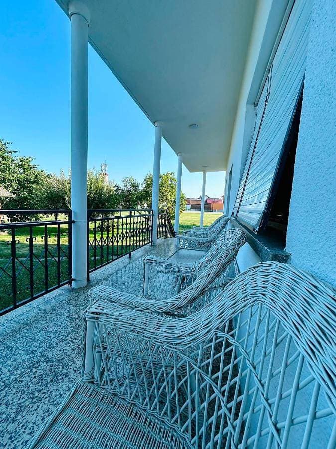 Foto 4 von 19: Three-Bedroom Apartment with Balcony