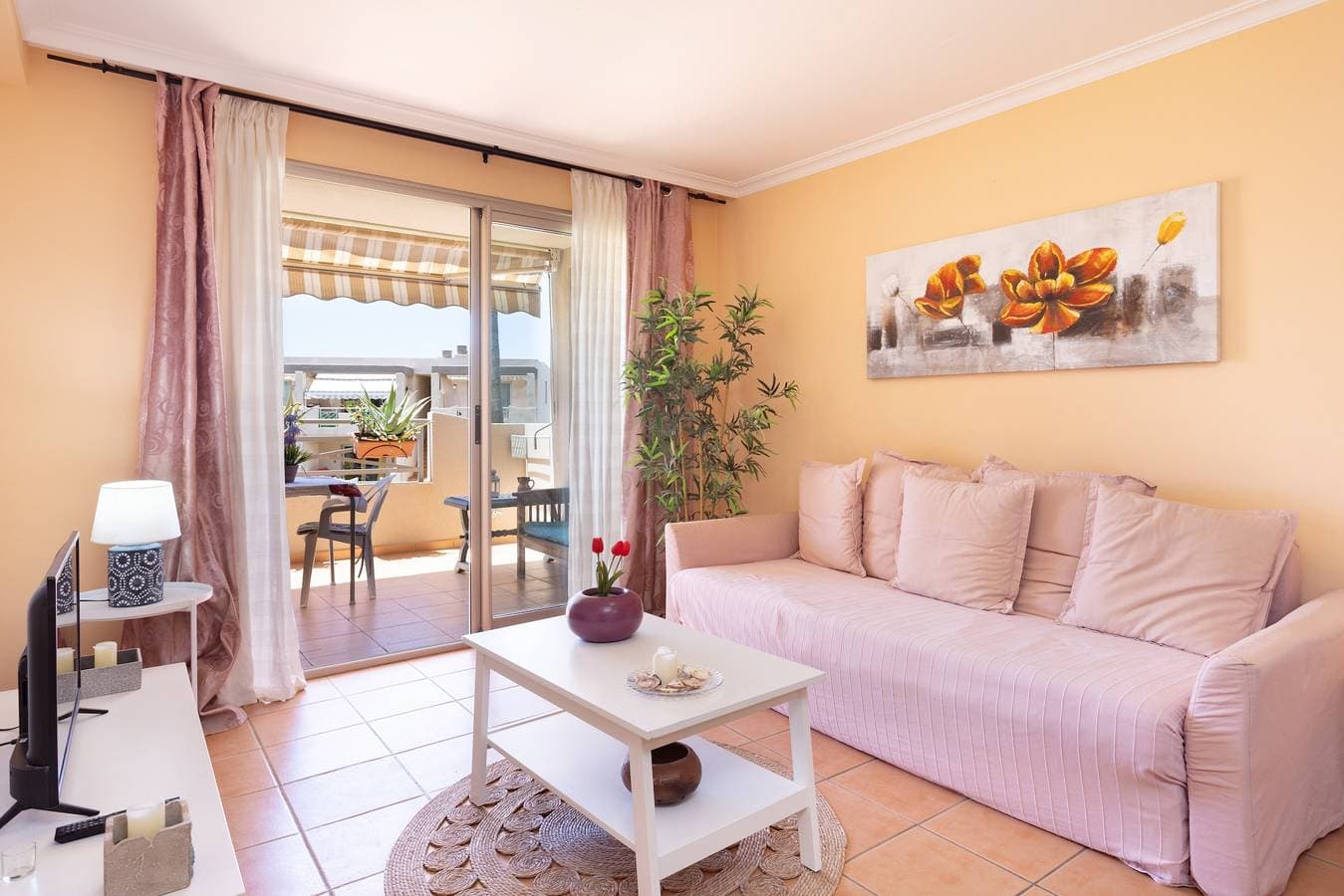 Foto 3 von 45: Ferienwohnung 'junto al mar isabel' mit Terrasse, Gemeinschaftspool und WLAN