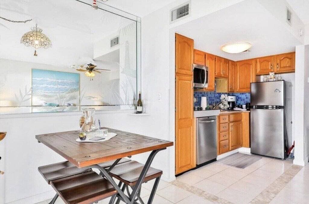 Foto 8 von 45: Direct Oceanfront 1/1 king first floor, oceanfront Patio, pool beach steps away.