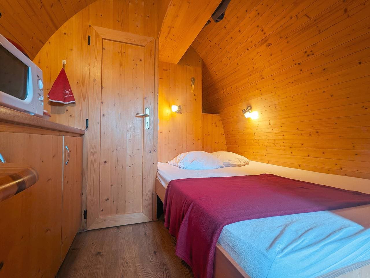 Foto 12 von 12: Waldhütte in Berry in der Nähe eines Wassersportzentrums