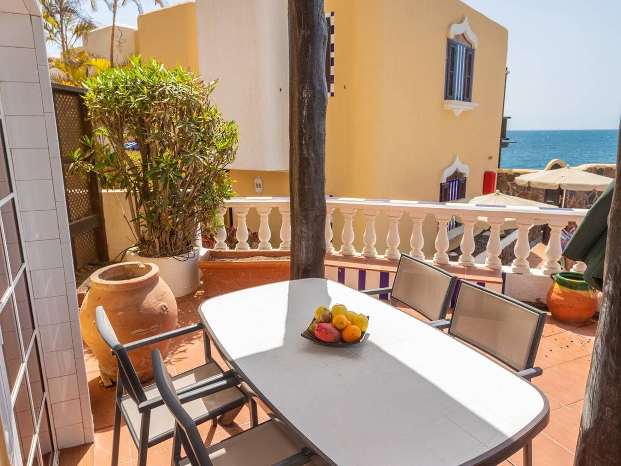 Foto 2 von 36: Ferienhaus in Bahía Feliz mit Pool und Terrasse