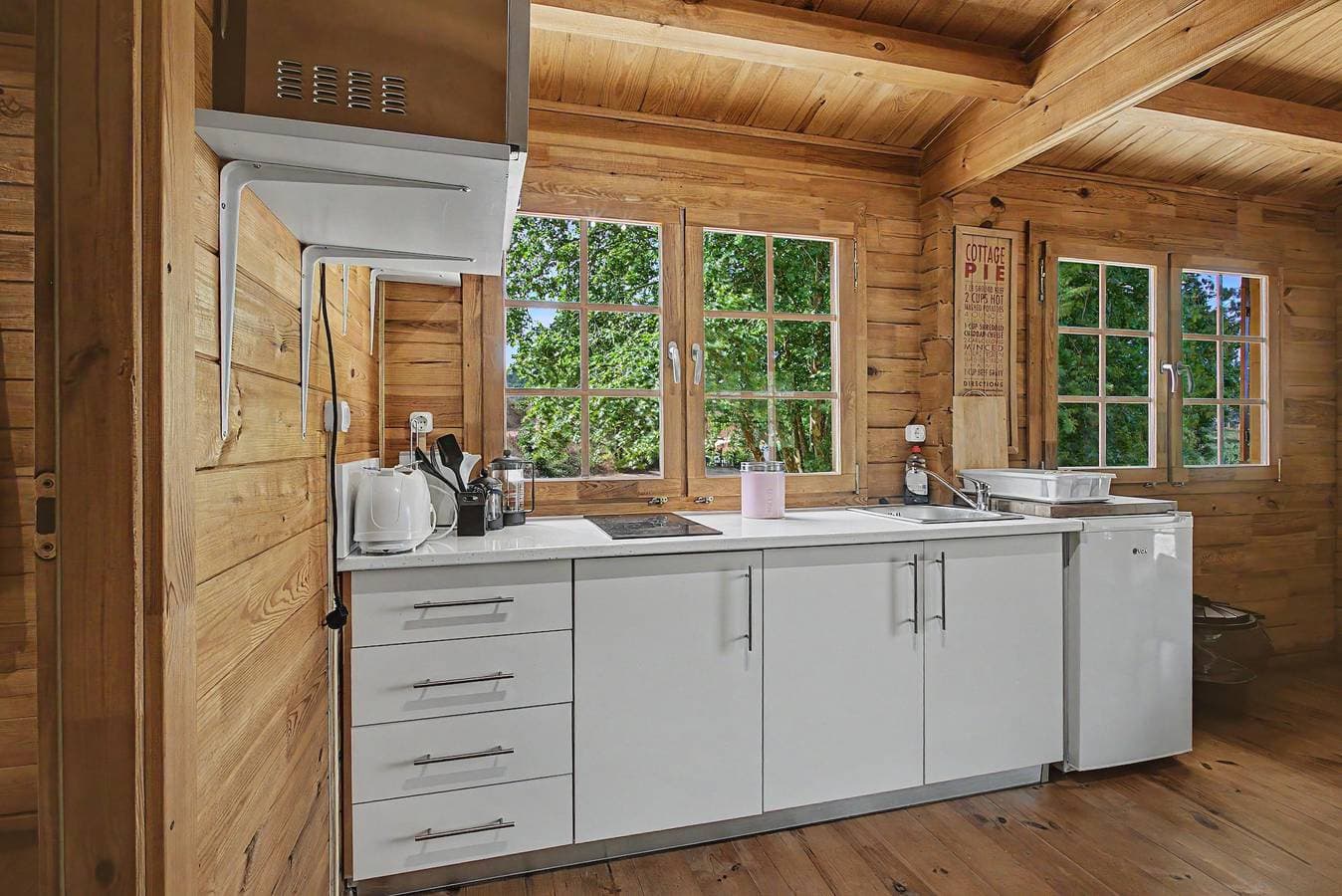 Foto 10 von 39: Chalet 'Orange Lodge' mit Gemeinschaftspool, privater Terrasse und WLAN